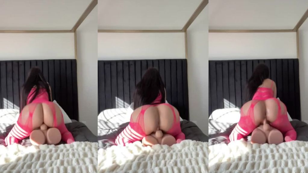 Nickiibaby Rides Torso Dildo In Reverse Cowgirl